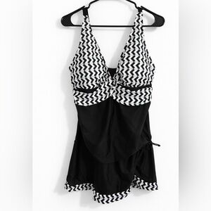 $13 or 2 for $20. Black & White Tankini Top Size L Ruched, Slimming